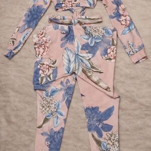 “Women’s Floral Twist-Front Crop Top & Leggings 2-Piece Set” Night of Wear